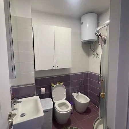 Anna's 2 * 地拉那