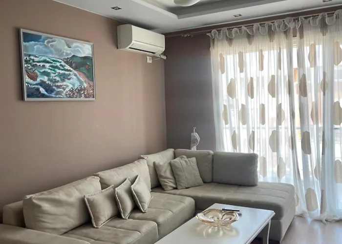 Anna's 2 * تيرانا